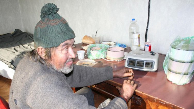 124 бездомници посрещнаха Коледа на топло