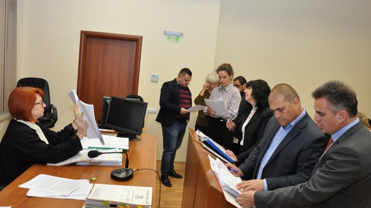 На вчерашното открито съдебно заседание по делото Административният съд във Варна прие постъпили доказателства от Министерство на енергетиката и изслуша становища на страните във връзка с поисканите от жалбоподателя експертизи.