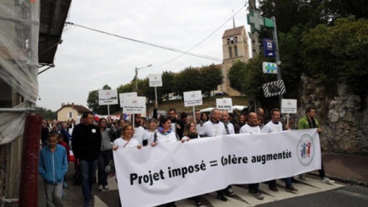 Франция протестира заради бежанците