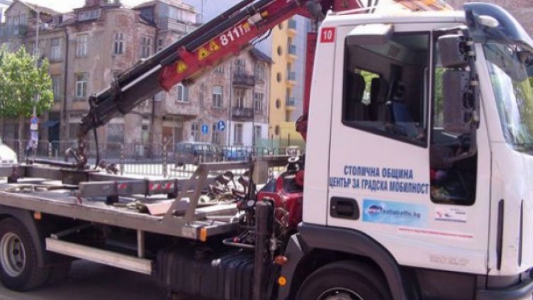 Паякът пожали личните коли на полицаите