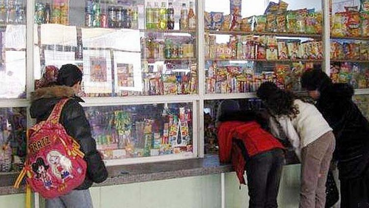 КЗП подхваща лавки и магазини край училищата