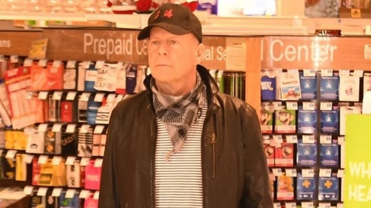 Изгониха Брус Уилис от аптека, за без маска