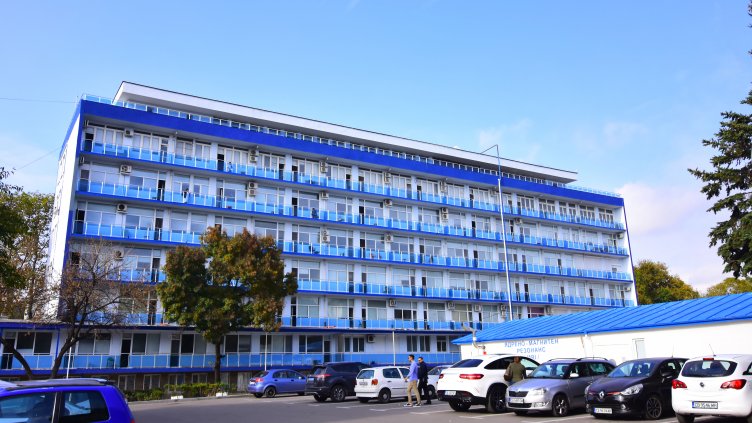 В МБАЛ „Света Анна – Варна“ направиха първата ревизия на туморна колянна става