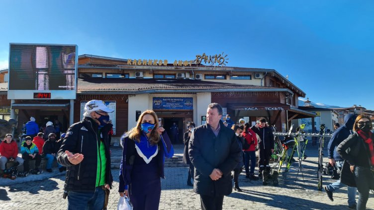 Пандемия ли? Игла да хвърлиш в Банско върху нечия скиорска глава ще падне!