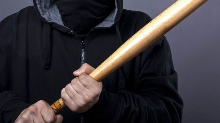 Варненец вилня из града, троши стъкла на коли