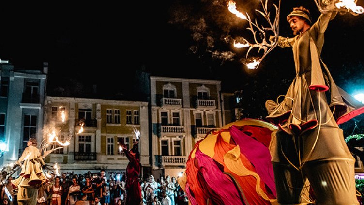 Атрактивен парад ще има тази нощ на площад „Независимост” във Варна