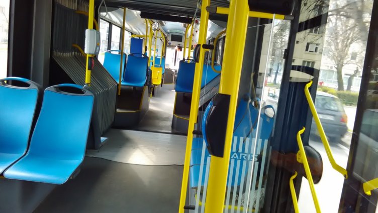 Пенсионерка падна в автобус от градския транспорт във Варна при рязко потегляне