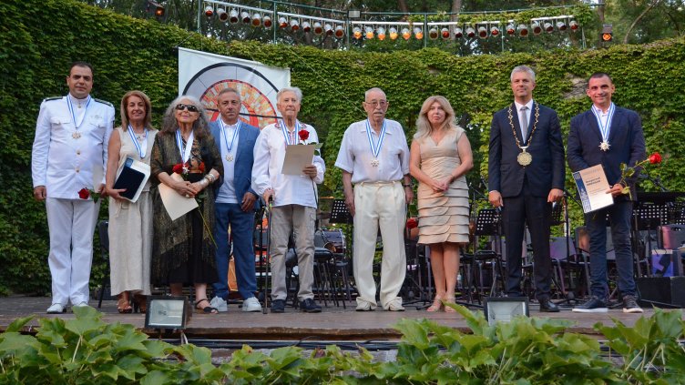 7 личности получиха почетни звания и отличия по случай Деня на Варна