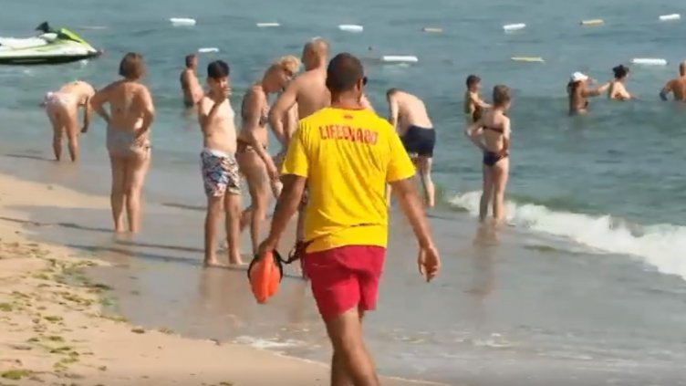 Кои са най-важните правила на плажа? Спасителят съветва