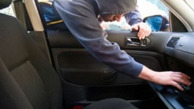 Задържаха двама за кражба на автомобил във варненско село