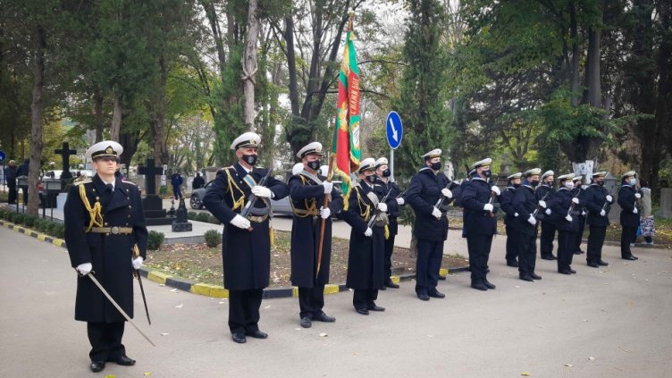 Архангелова (мъжка) задушница е! Почитаме загиналите български воини