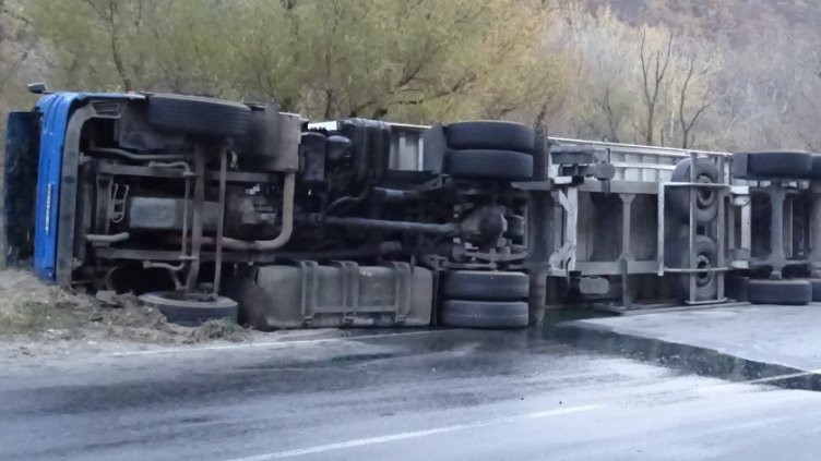 Пореден тир катастрофира в Айтос