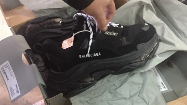 Спряха търговия с маратонки менте