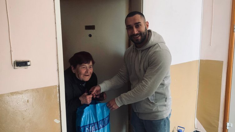 Варненски младежи събраха 2 тона храна за нуждаещите се