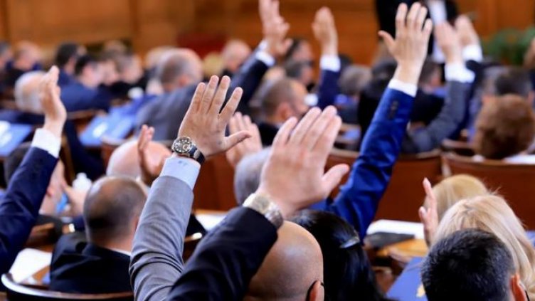 Дандаринов сменя Гвоздейков. Това изобщо не е виц, депутат от ПП ще е