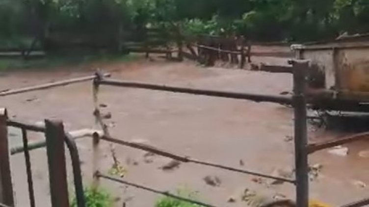 Обилни дъждове заляха и Етрополе