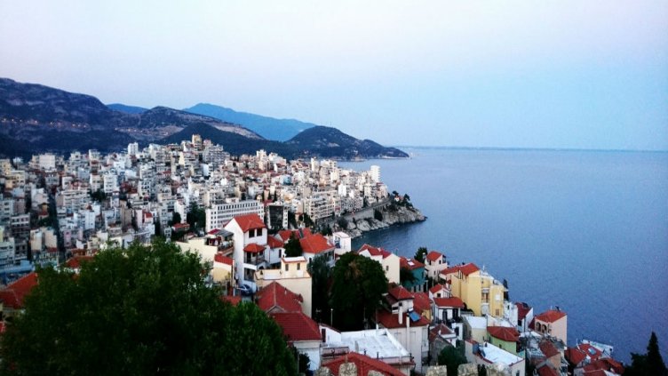 В Гърция: Хвнаха български туристи с коронавирус