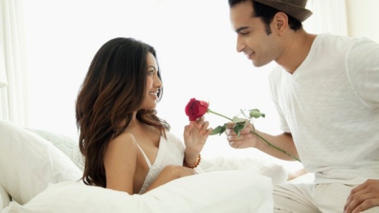 Доказаха го! Мъжете са по-романтични от жените