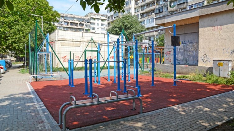 Готово е още едно междублоковото пространство във Варна (СНИМКИ)