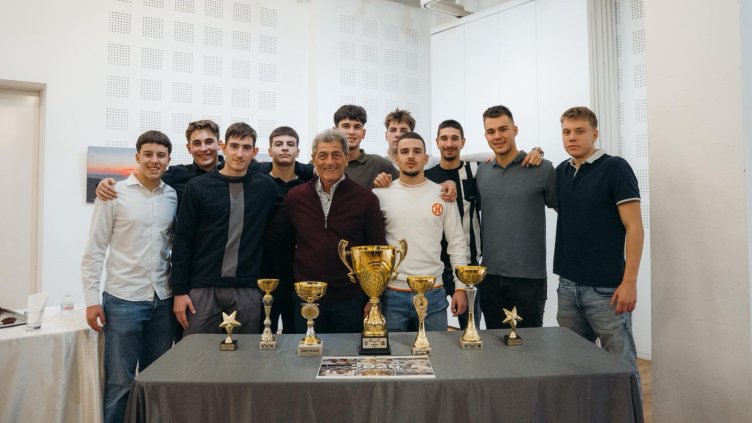 Шампионът &bdquo;Комодор&rdquo; пак мачка в &bdquo;Елит&rdquo; при 18-годишните