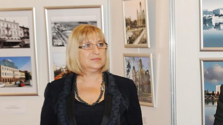 Агонията в парламента е пълна, смята Цачева  