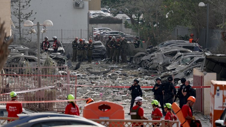 Въпреки обявеното примирие: Иран изстреля нови ракети към Израел