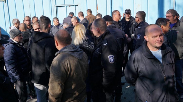 Надзирателите на протест по обед във Варна