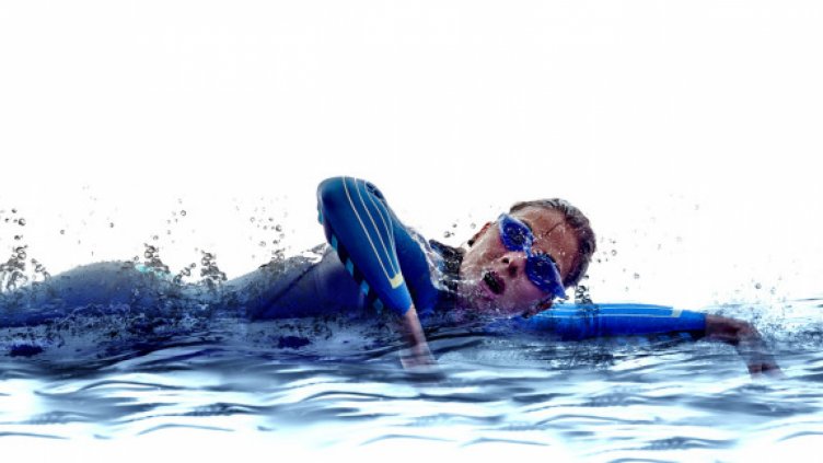 Жена преплува Ламанша четири пъти