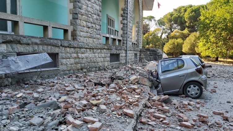 След трагедията: Училищата в Албания отвориха врати