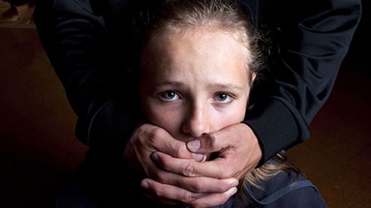 45-годишен рецидивист блудства с момиченца на 9 и 13 години