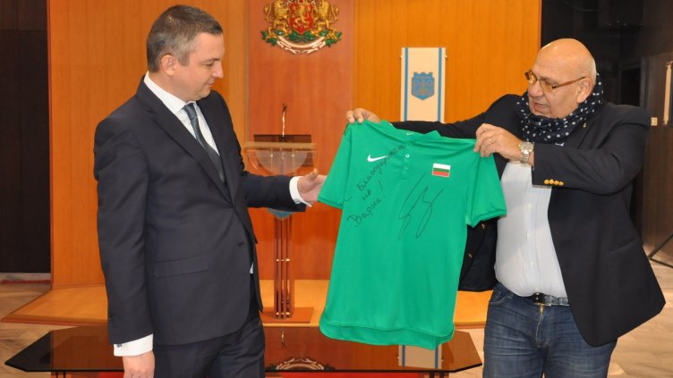 Григор Димитров подари своя фланелка на музея на спортната слава
