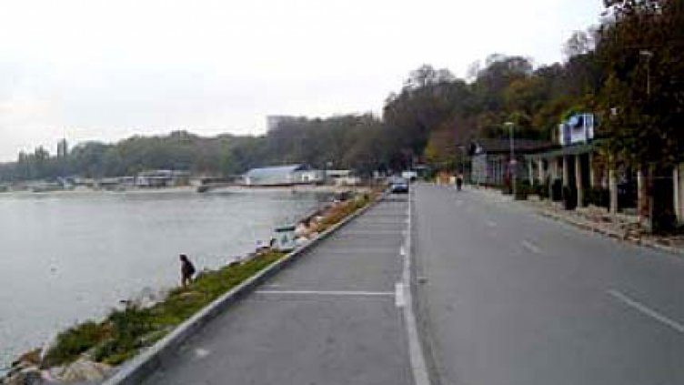 Затвориха крайбрежната алея откъм "Почивка"