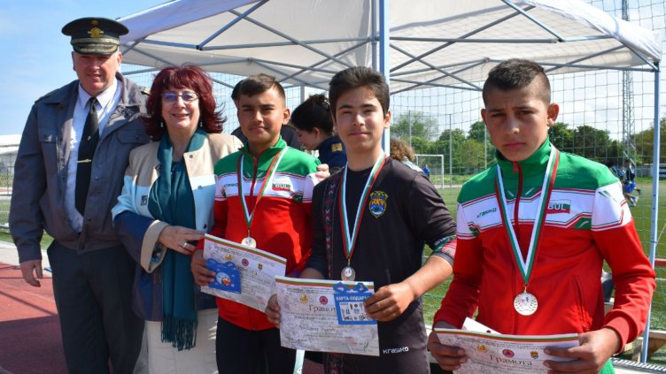 Във Варна наградиха най-добрите състезатели по пожароприложен спорт