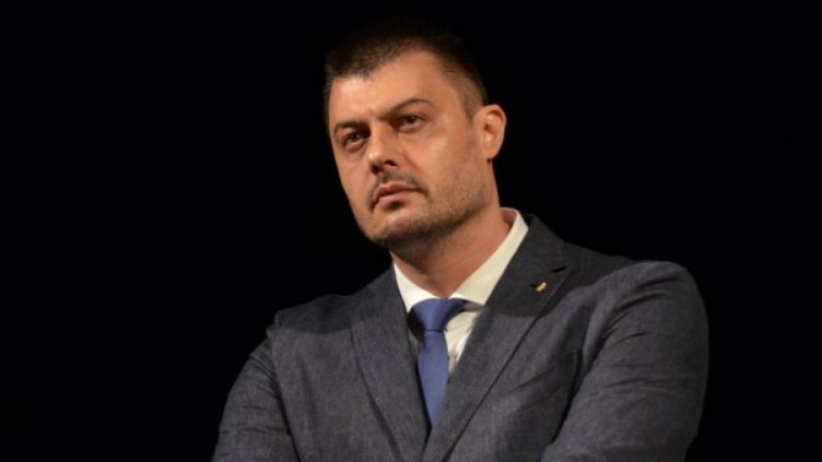 Четирима депутати на Бареков го напуснаха, водил лични битки