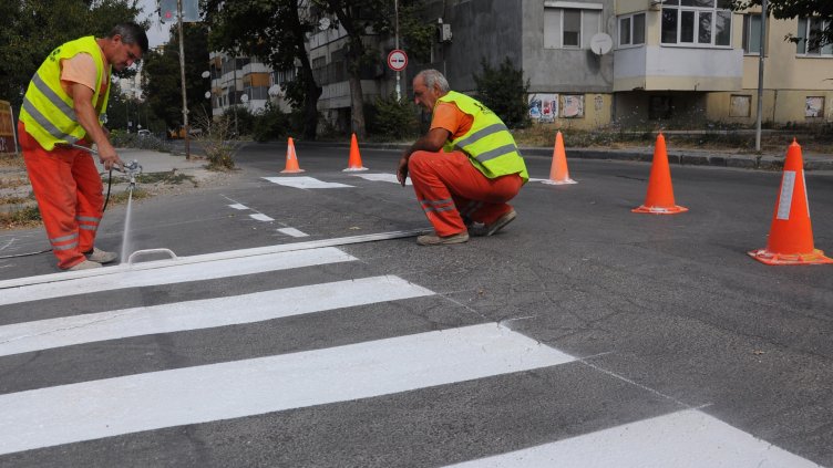 Освежават пътната маркировка на ул. "Капитан Райчо"