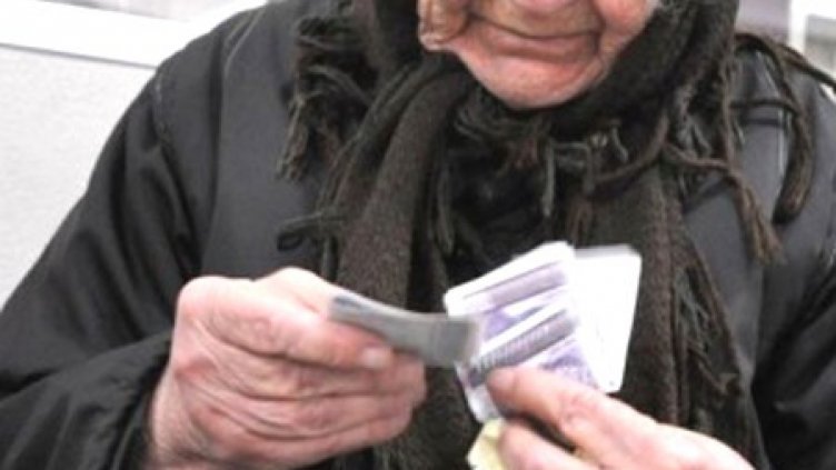 Заловиха двама телефонни измамници