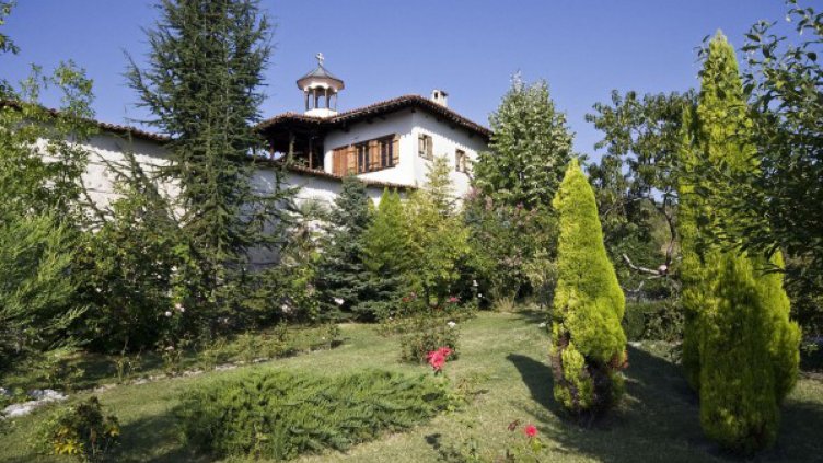 Празнично: Ще оставим близо 1 млн. лв. в манастирите