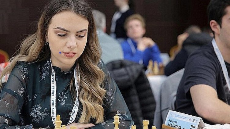 Салимова се пребори за реми срещу рускиня