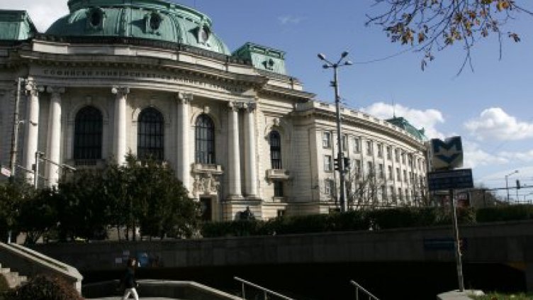 Кандидат-студенти се явяват на изпит по БЕЛ в СУ