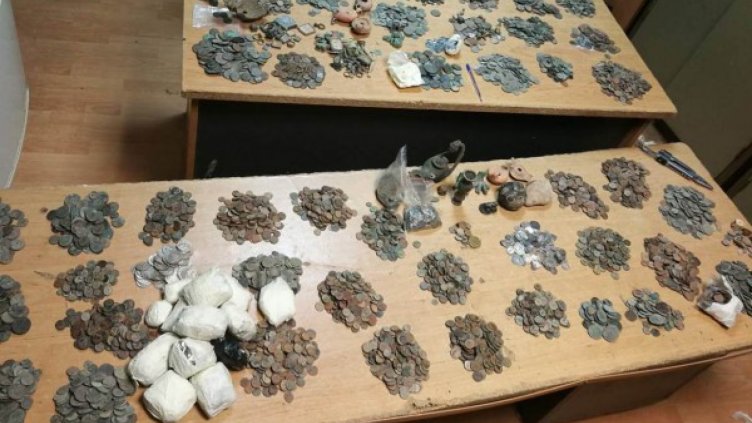 Откриха над 11 000 монети и пръстени на Лесово