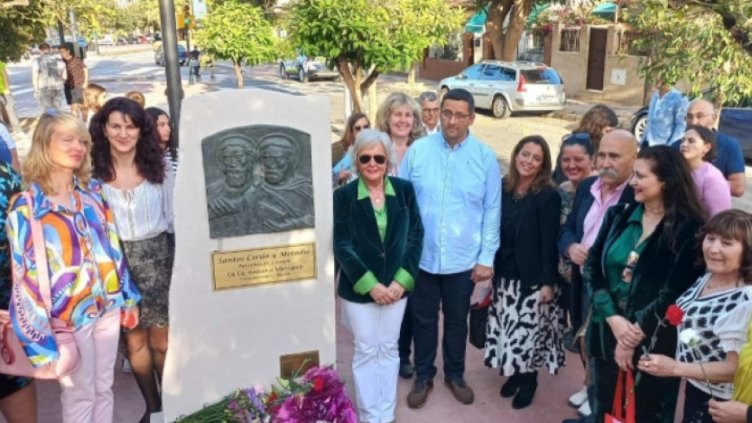 Българи издигнаха паметник на братя Кирил и Методий в Малага