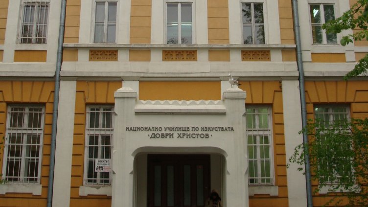 Варненски ученици редят изложба в Градската художествена галерия