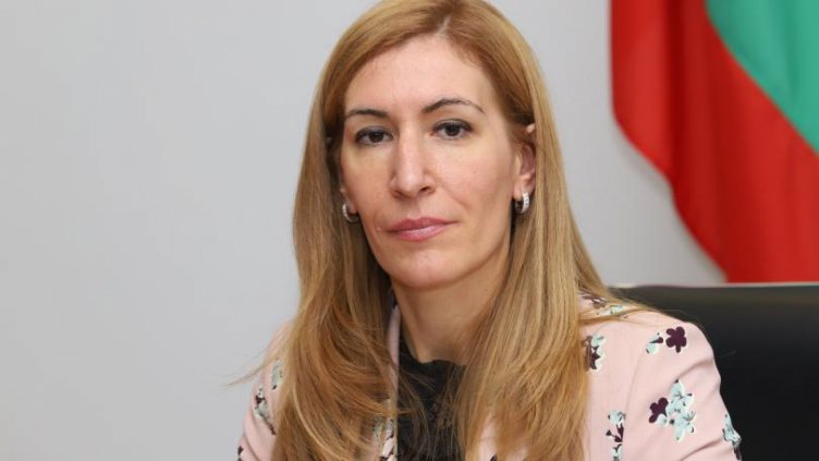 Ангелкова: Туризмът е уязвим, нека сме единни  