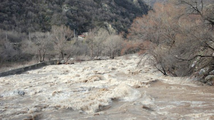 Сняг ще има на Цветница, пролетта идва с нови порои