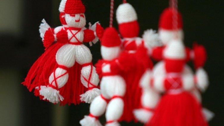 Честита Баба Марта! Бели и червени, румени, засмени!