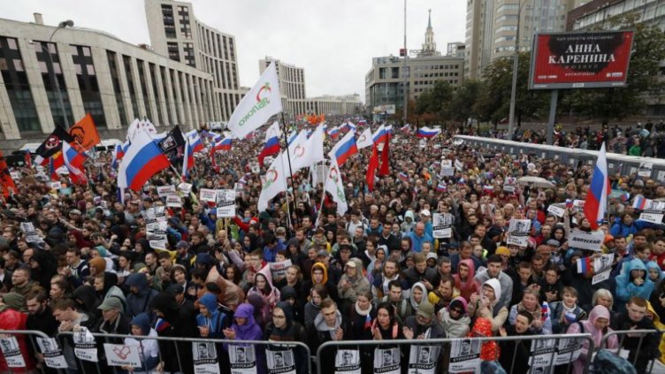 Протестите в Москва се засилват, безпокойство в Кремъл