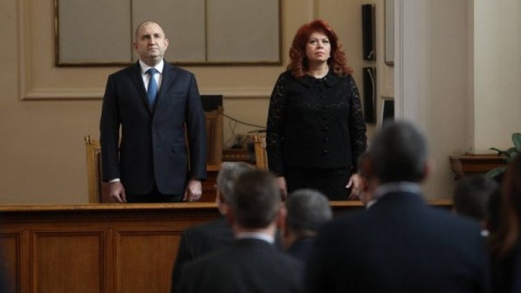 Радев и Йотова положиха клетва за втория си мандат