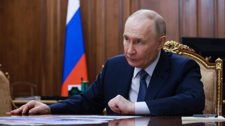 Конспиративните фантазии на Путин работят срещу него