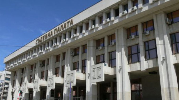 Дрогиран тийнейджър от Морската гимназия побърка полицаи