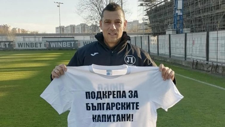 Спартак представя Александър Томаш